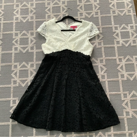 Betsey Johnson Black White Lace Fit and Flare - Picture 3 of 13